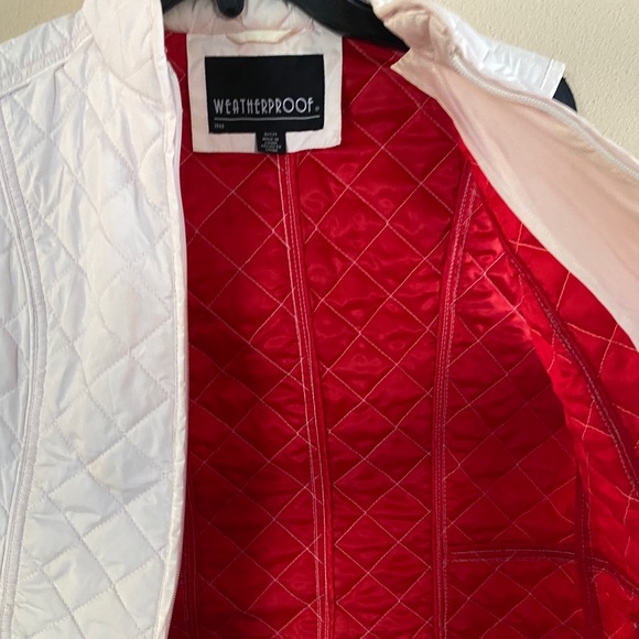 Thin white vest - Picture 3 of 8